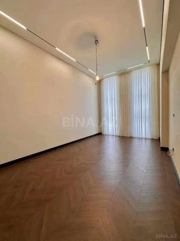Satılır 5 otaqlı həyət evi 250 m²