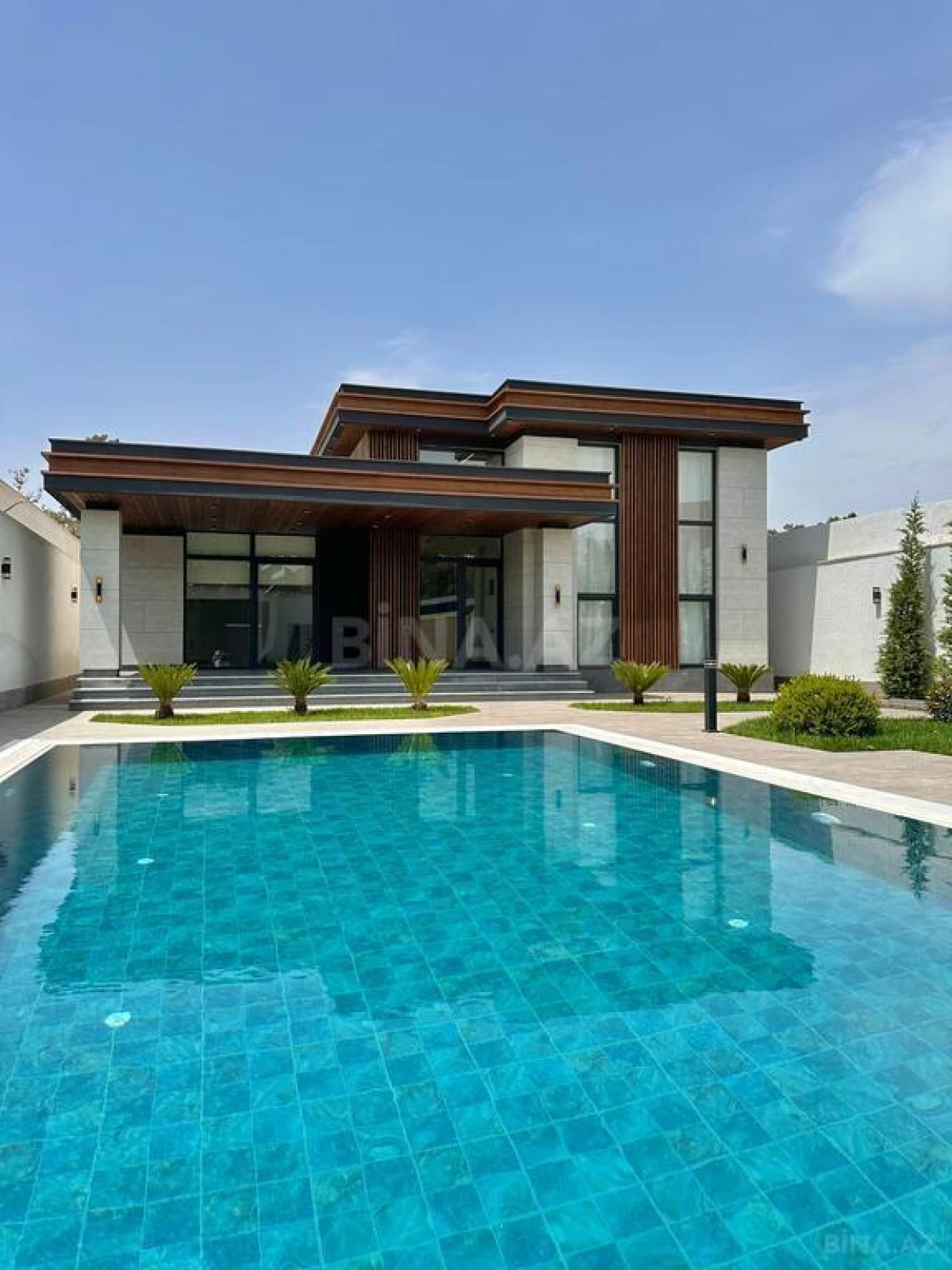 Satılır 5 otaqlı həyət evi 250 m²