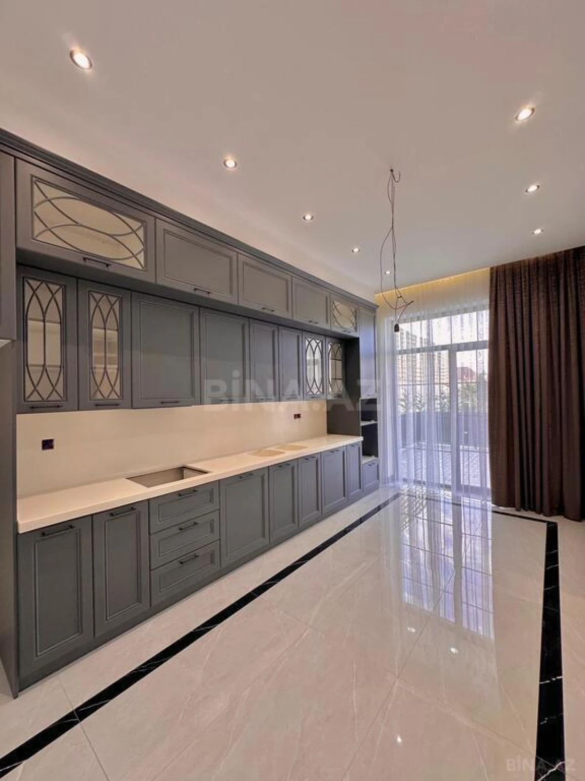 Satılır 6 otaqlı həyət evi 300 m²