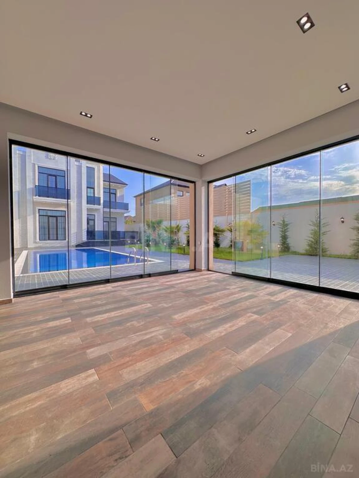 Satılır 6 otaqlı həyət evi 300 m²