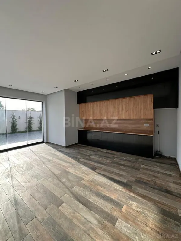 Satılır 6 otaqlı həyət evi 300 m²