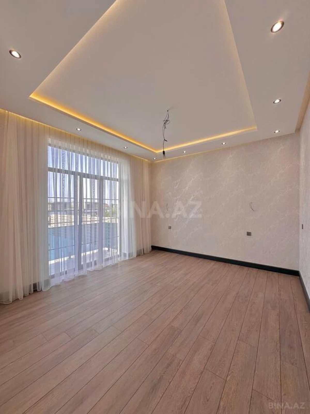 Satılır 6 otaqlı həyət evi 300 m²