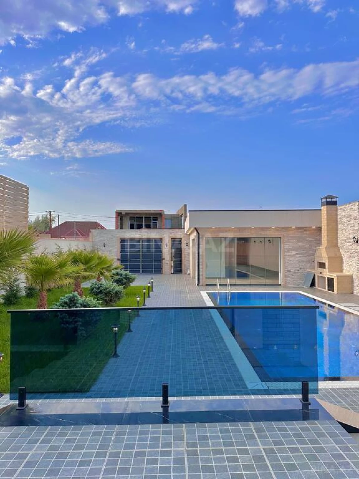 Satılır 6 otaqlı həyət evi 300 m²