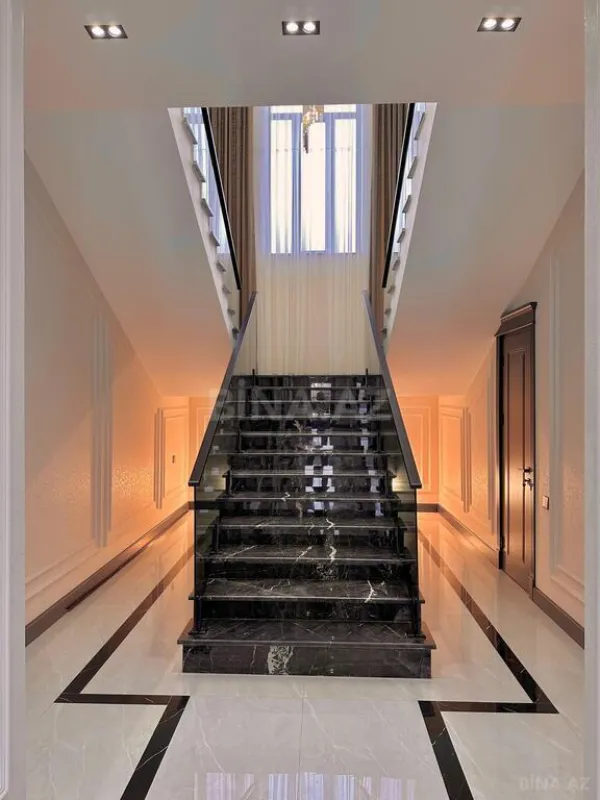 Satılır 6 otaqlı həyət evi 300 m²