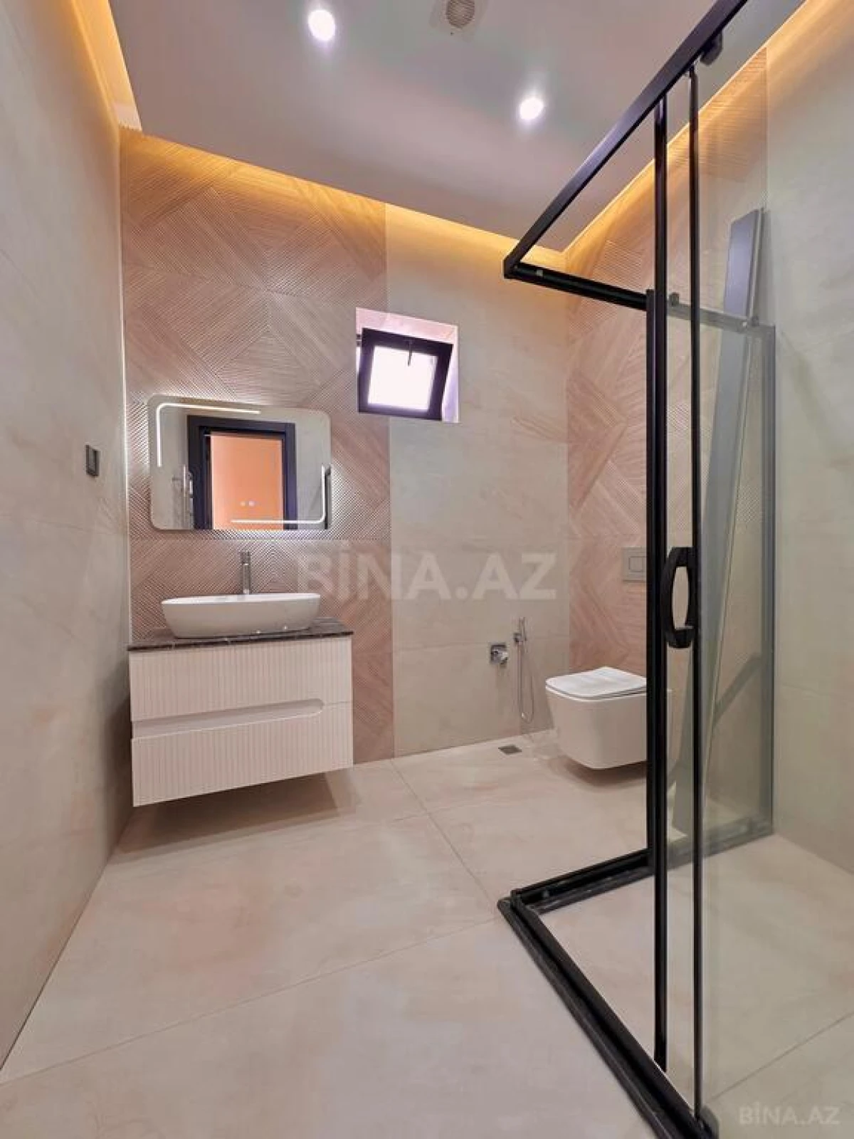 Satılır 6 otaqlı həyət evi 300 m²