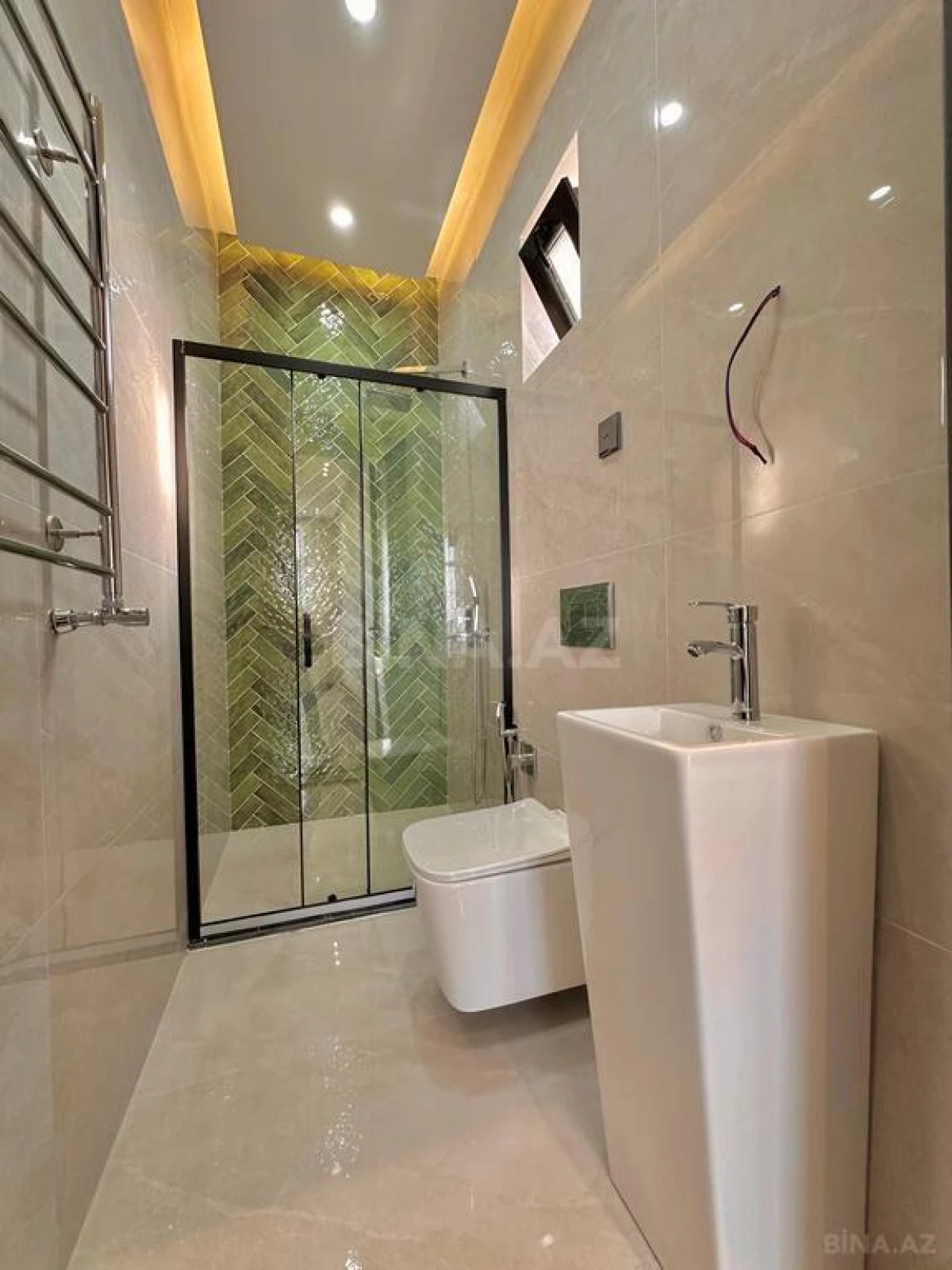 Satılır 6 otaqlı həyət evi 300 m²