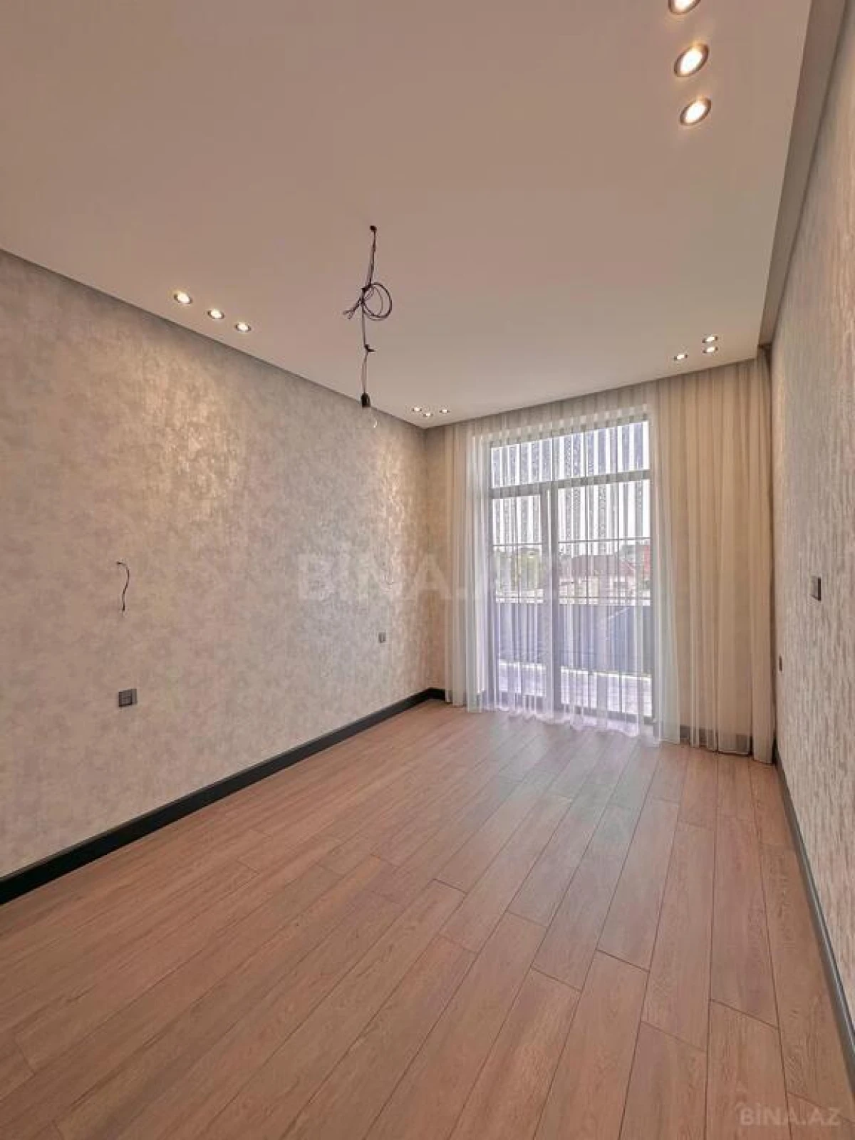 Satılır 6 otaqlı həyət evi 300 m²