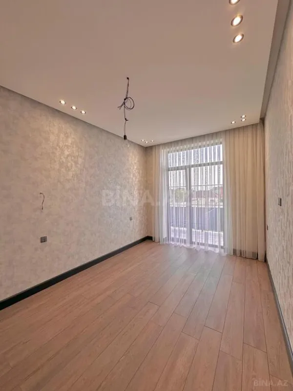 Satılır 6 otaqlı həyət evi 300 m²