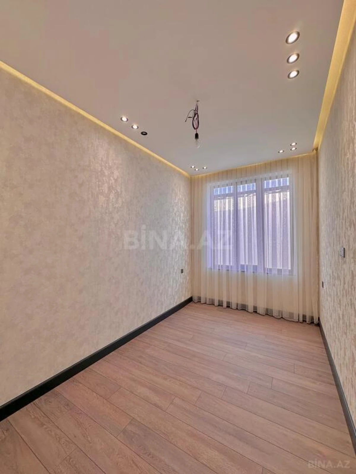 Satılır 6 otaqlı həyət evi 300 m²