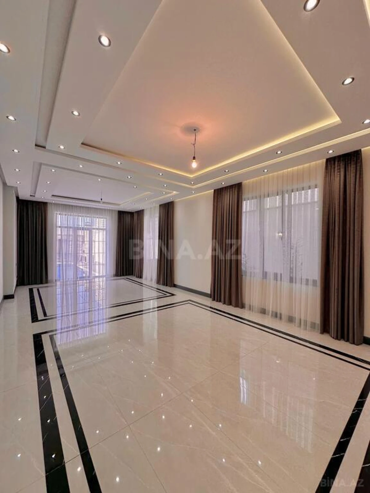 Satılır 6 otaqlı həyət evi 300 m²
