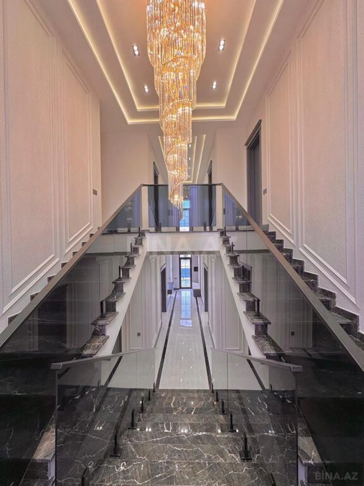 Satılır 6 otaqlı həyət evi 300 m²