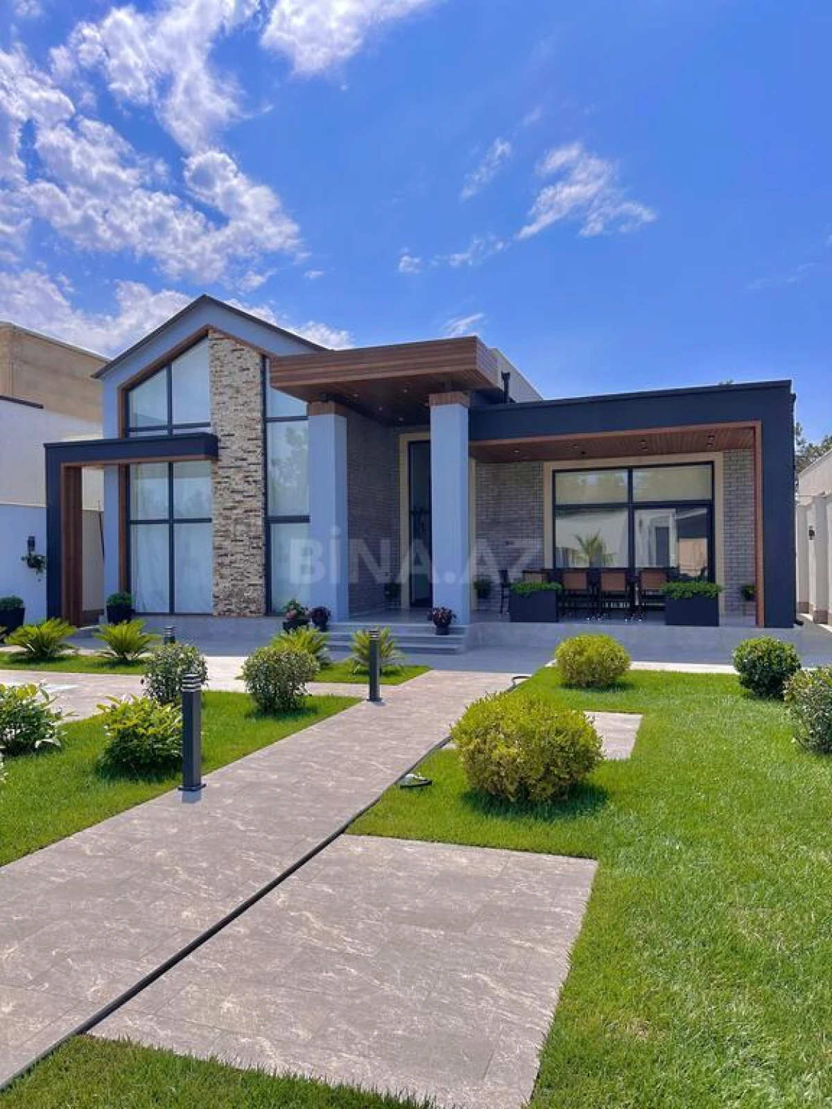 Satılır 5 otaqlı həyət evi 200 m²