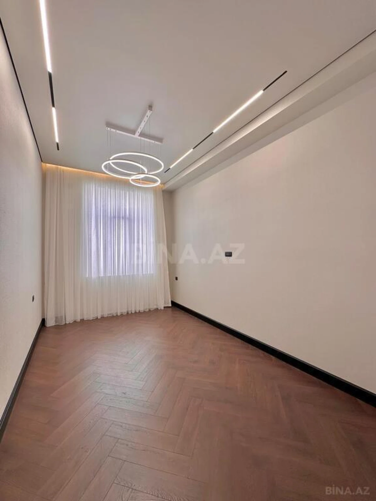 Satılır 5 otaqlı həyət evi 200 m²