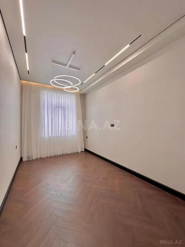 Satılır 5 otaqlı həyət evi 200 m²