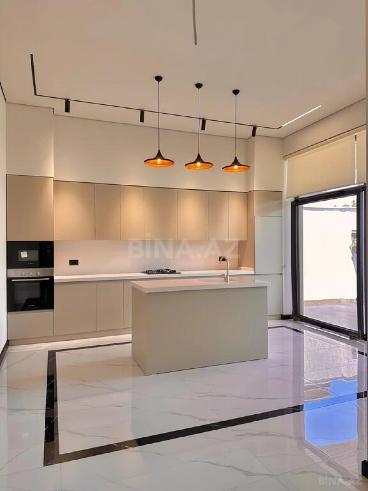 Satılır 5 otaqlı həyət evi 200 m²