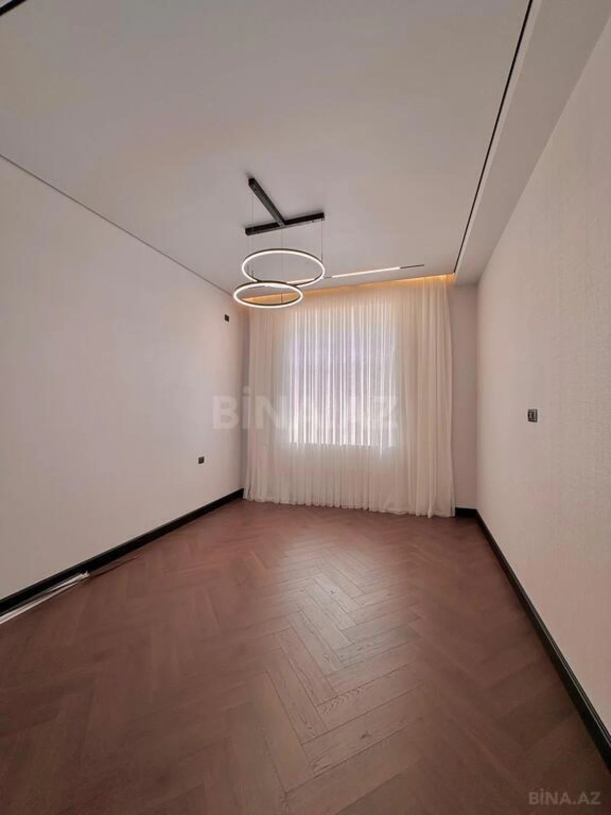 Satılır 5 otaqlı həyət evi 200 m²