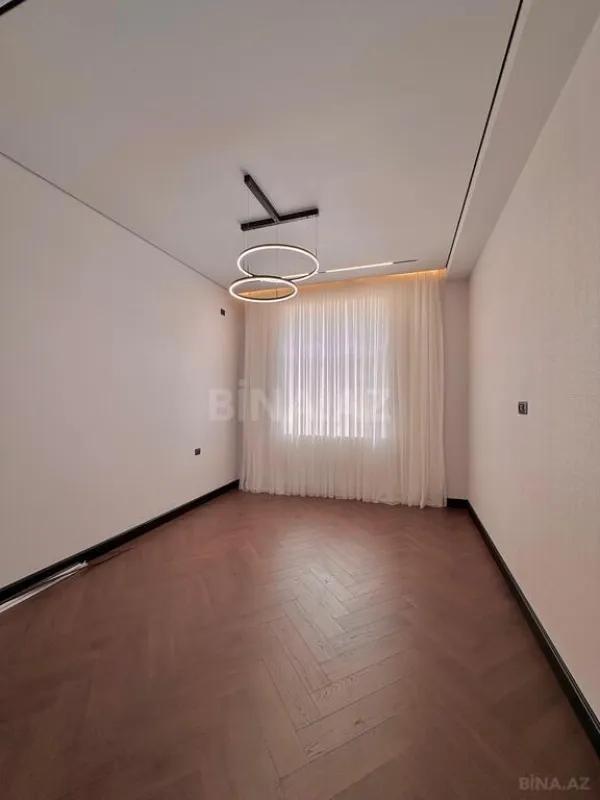 Satılır 5 otaqlı həyət evi 200 m²