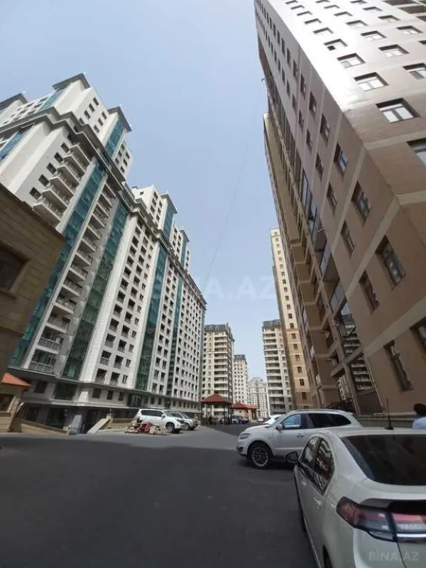 Satılır obyekt 305 m²