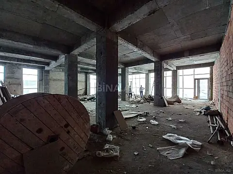 Satılır obyekt 305 m²