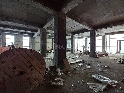 Satılır obyekt 305 m²