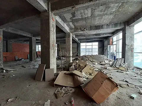 Satılır obyekt 305 m²