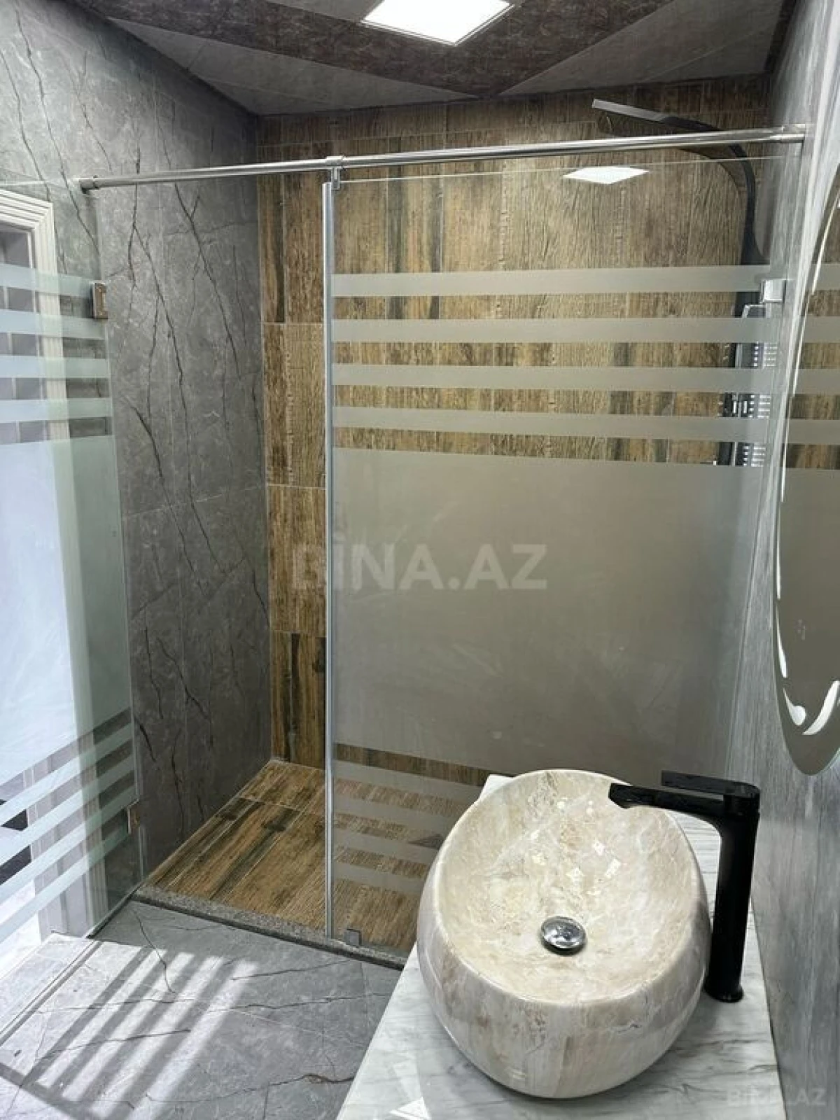 Kirayə verilir 2 otaqlı mənzil 75 m²