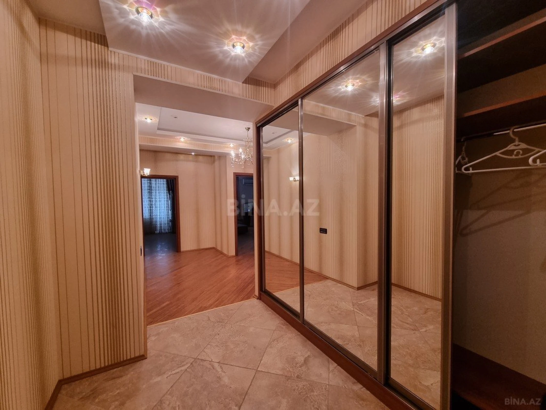 Kirayə verilir 4 otaqlı mənzil 160 m²