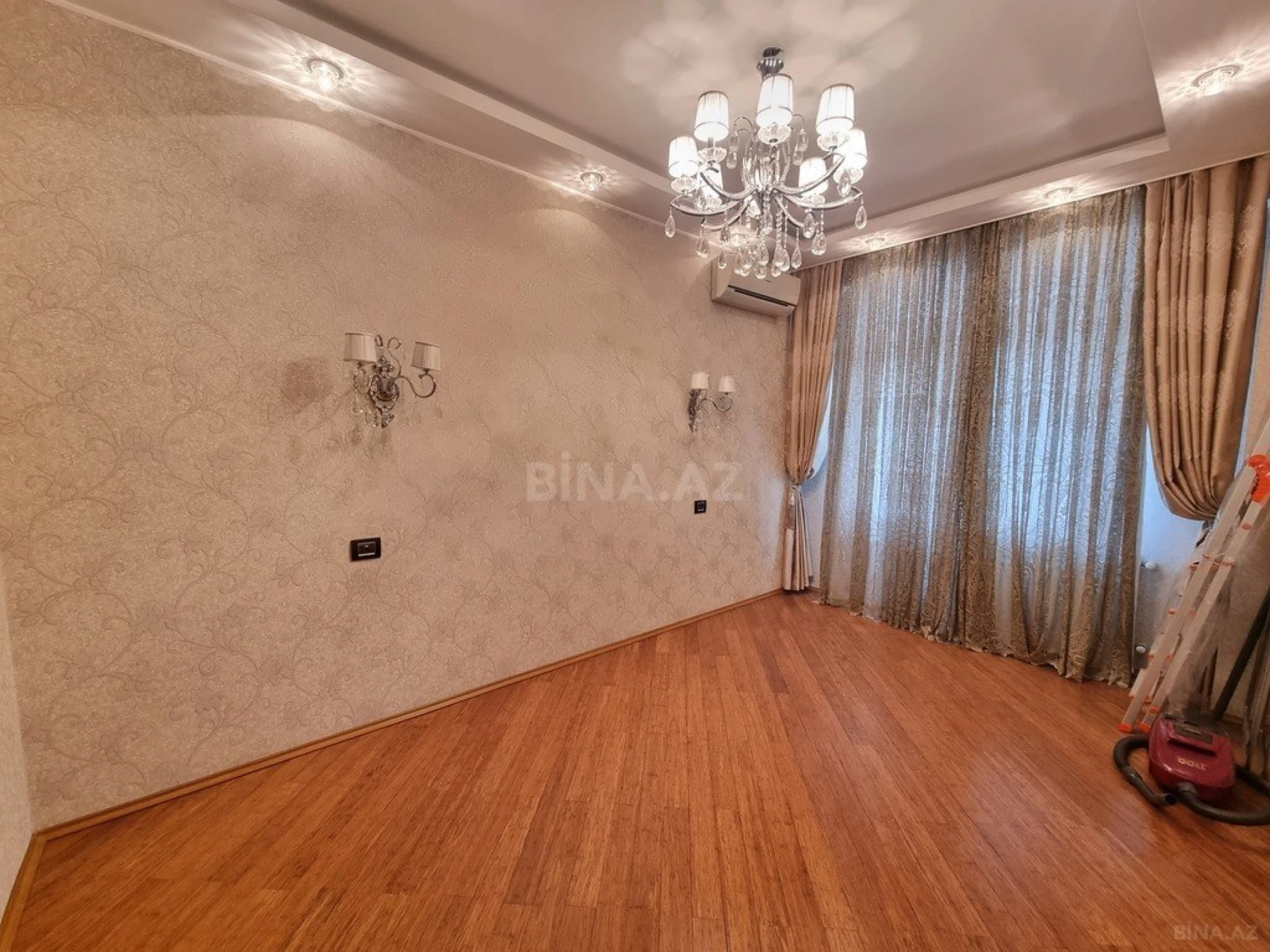 Kirayə verilir 4 otaqlı mənzil 160 m²