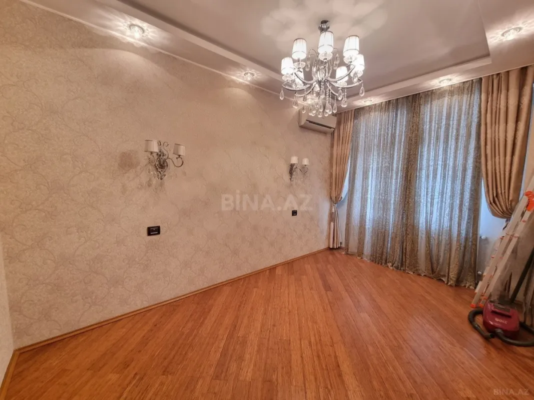 Kirayə verilir 4 otaqlı mənzil 160 m²