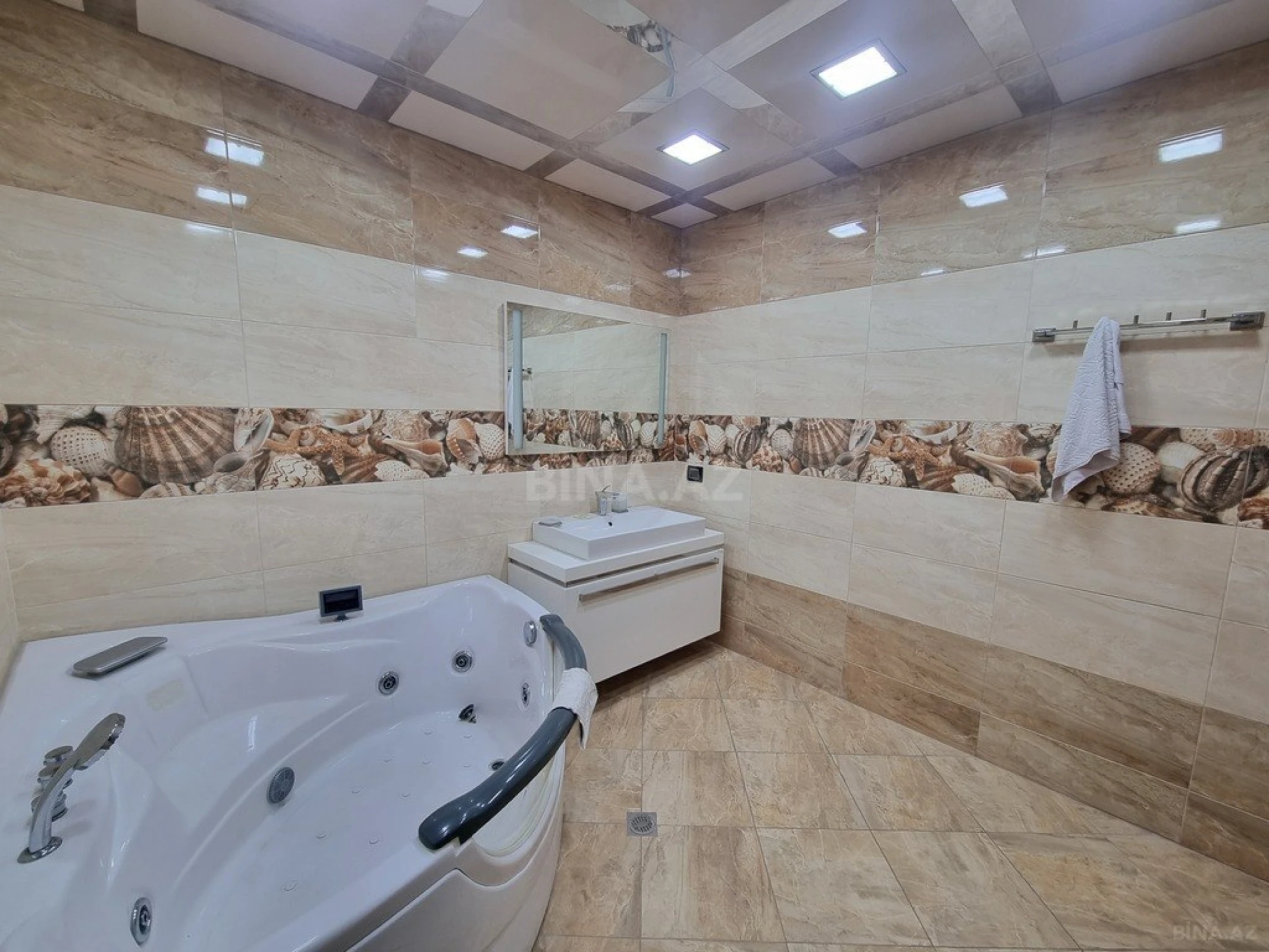 Kirayə verilir 4 otaqlı mənzil 160 m²