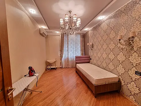Kirayə verilir 4 otaqlı mənzil 160 m²