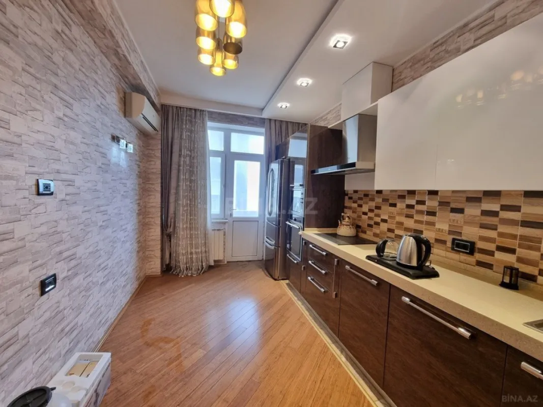 Kirayə verilir 4 otaqlı mənzil 160 m²