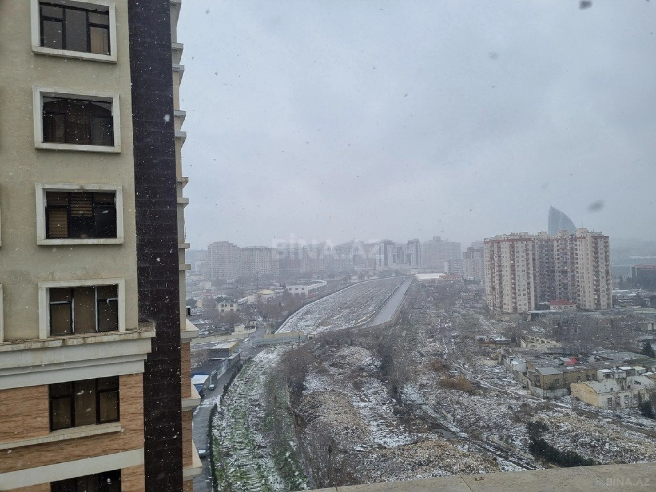 Kirayə verilir 4 otaqlı mənzil 160 m²