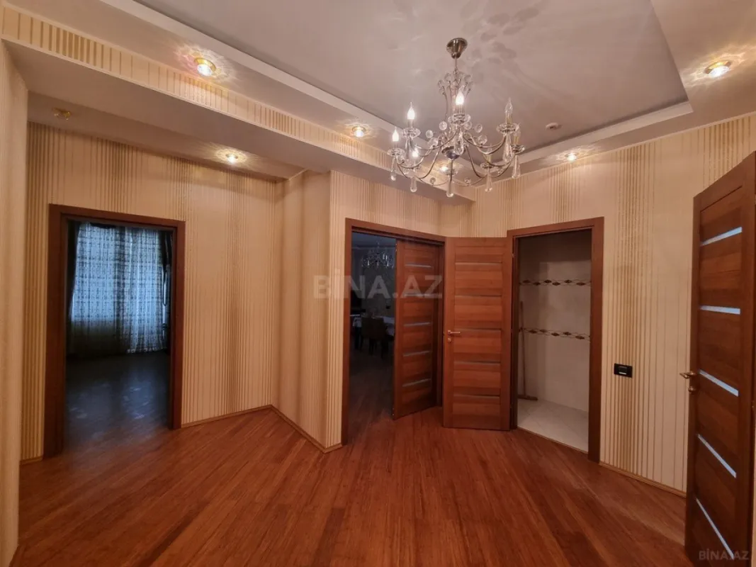 Kirayə verilir 4 otaqlı mənzil 160 m²