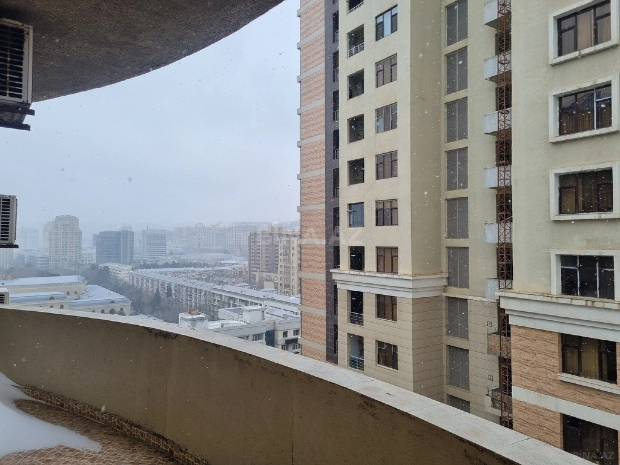 Kirayə verilir 4 otaqlı mənzil 160 m²