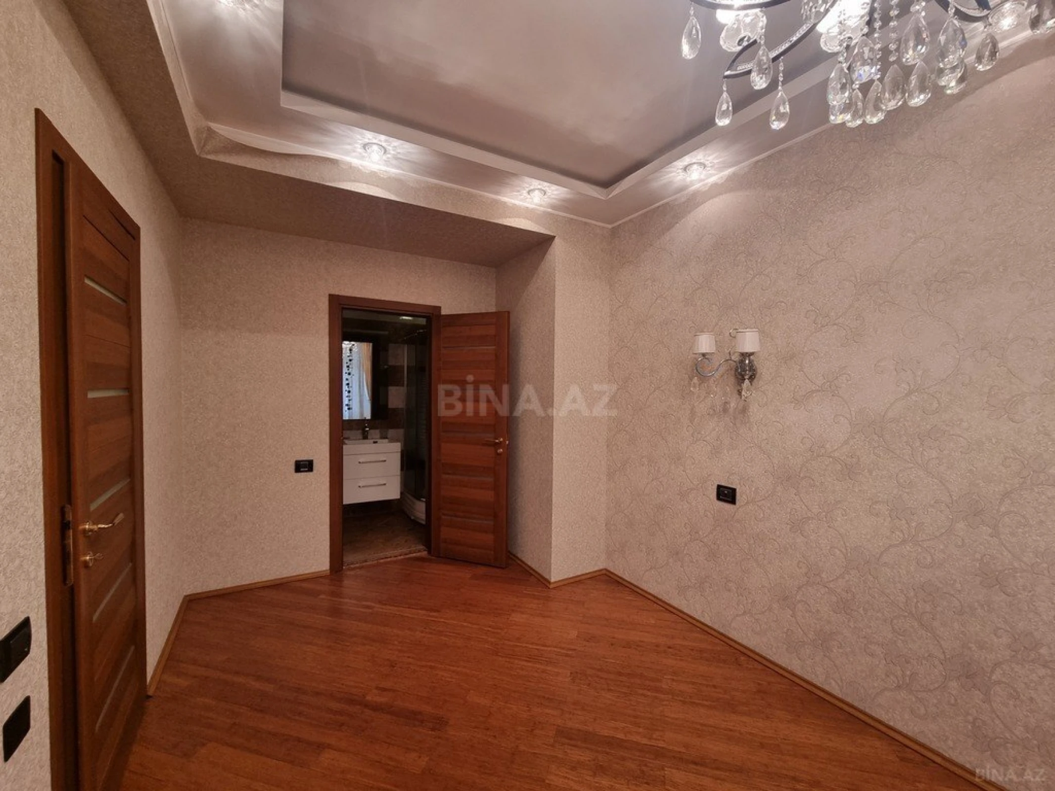 Kirayə verilir 4 otaqlı mənzil 160 m²