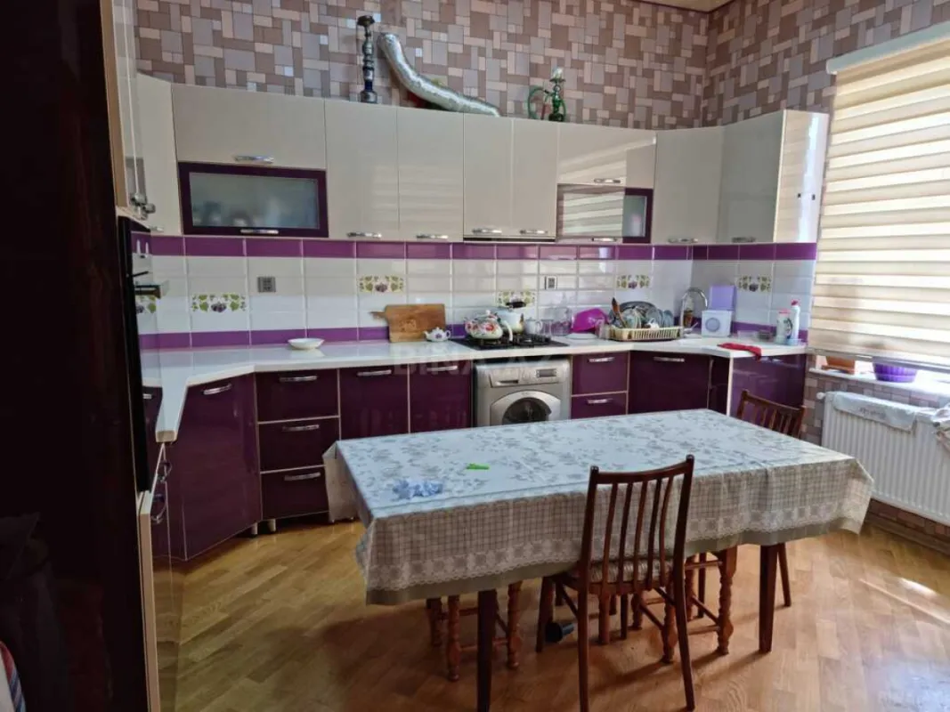 Satılır 7 otaqlı həyət evi 200 m²