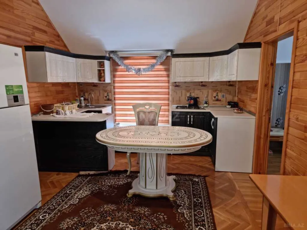 Satılır 7 otaqlı həyət evi 200 m²