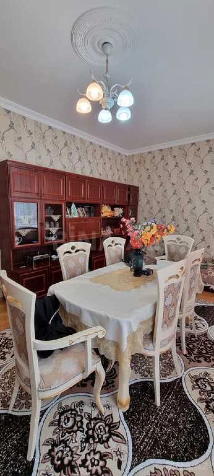 Satılır 7 otaqlı həyət evi 200 m²