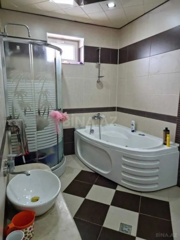 Satılır 7 otaqlı həyət evi 200 m²