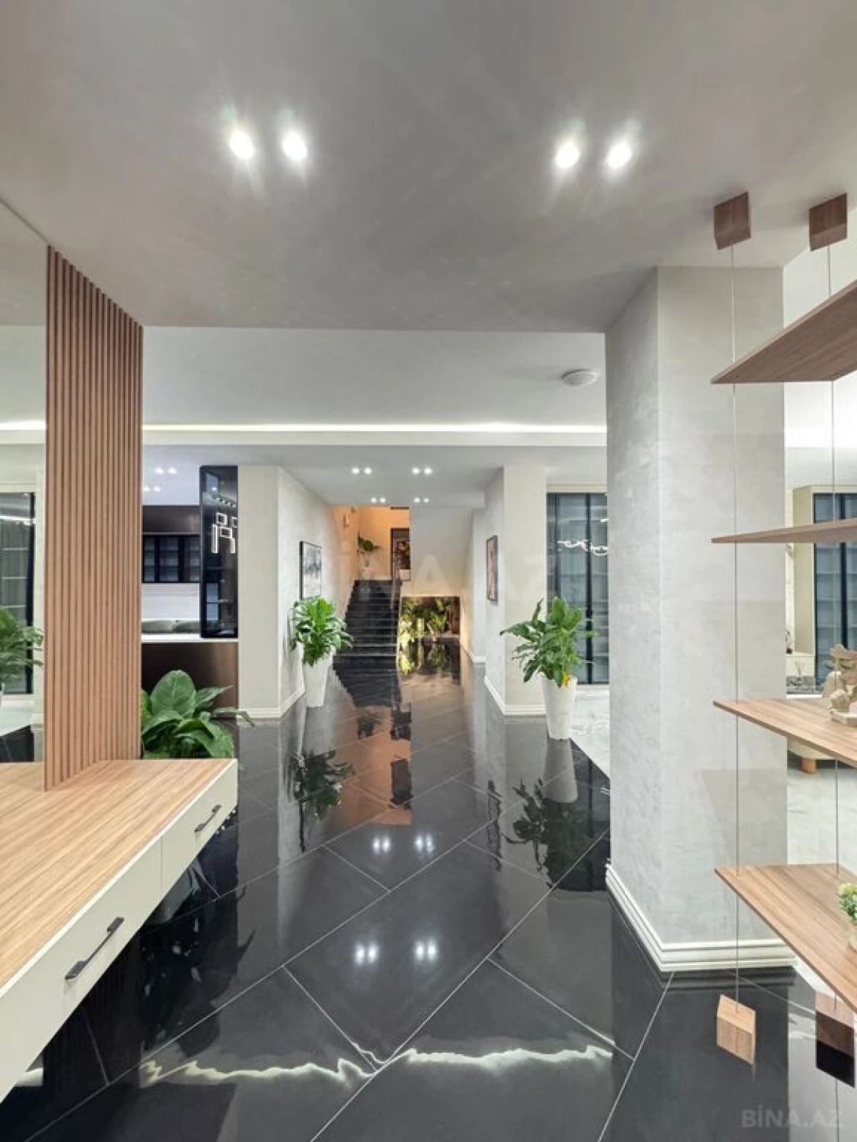 Satılır 7 otaqlı həyət evi 500 m²