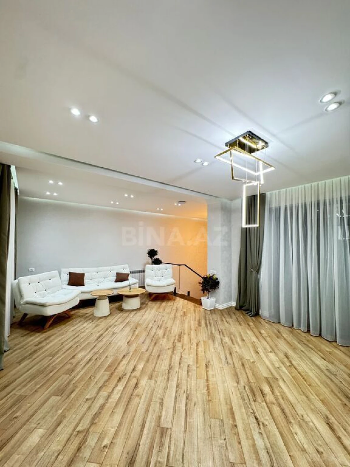 Satılır 7 otaqlı həyət evi 500 m²