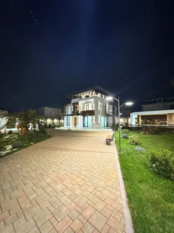 Satılır 7 otaqlı həyət evi 500 m²