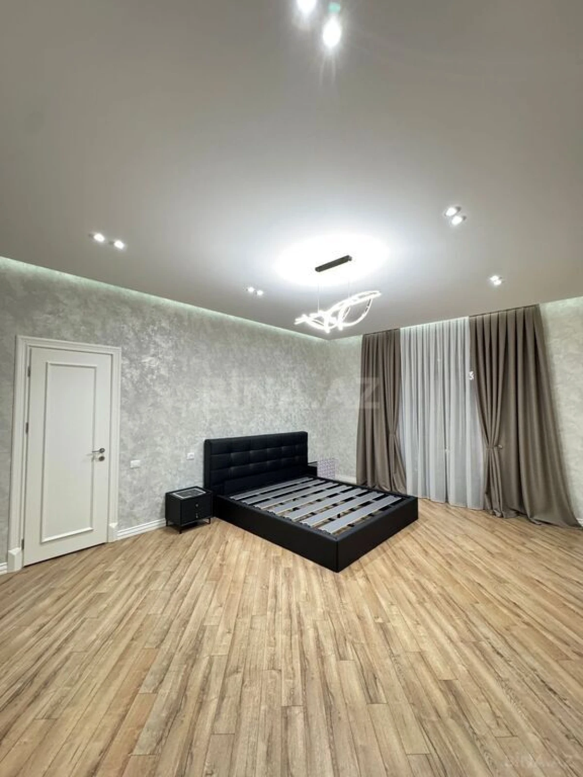 Satılır 7 otaqlı həyət evi 500 m²