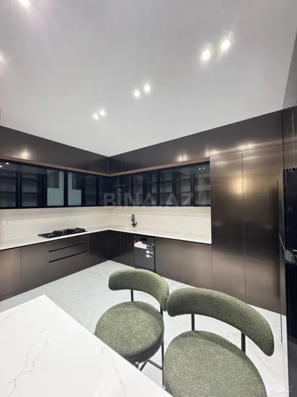 Satılır 7 otaqlı həyət evi 500 m²