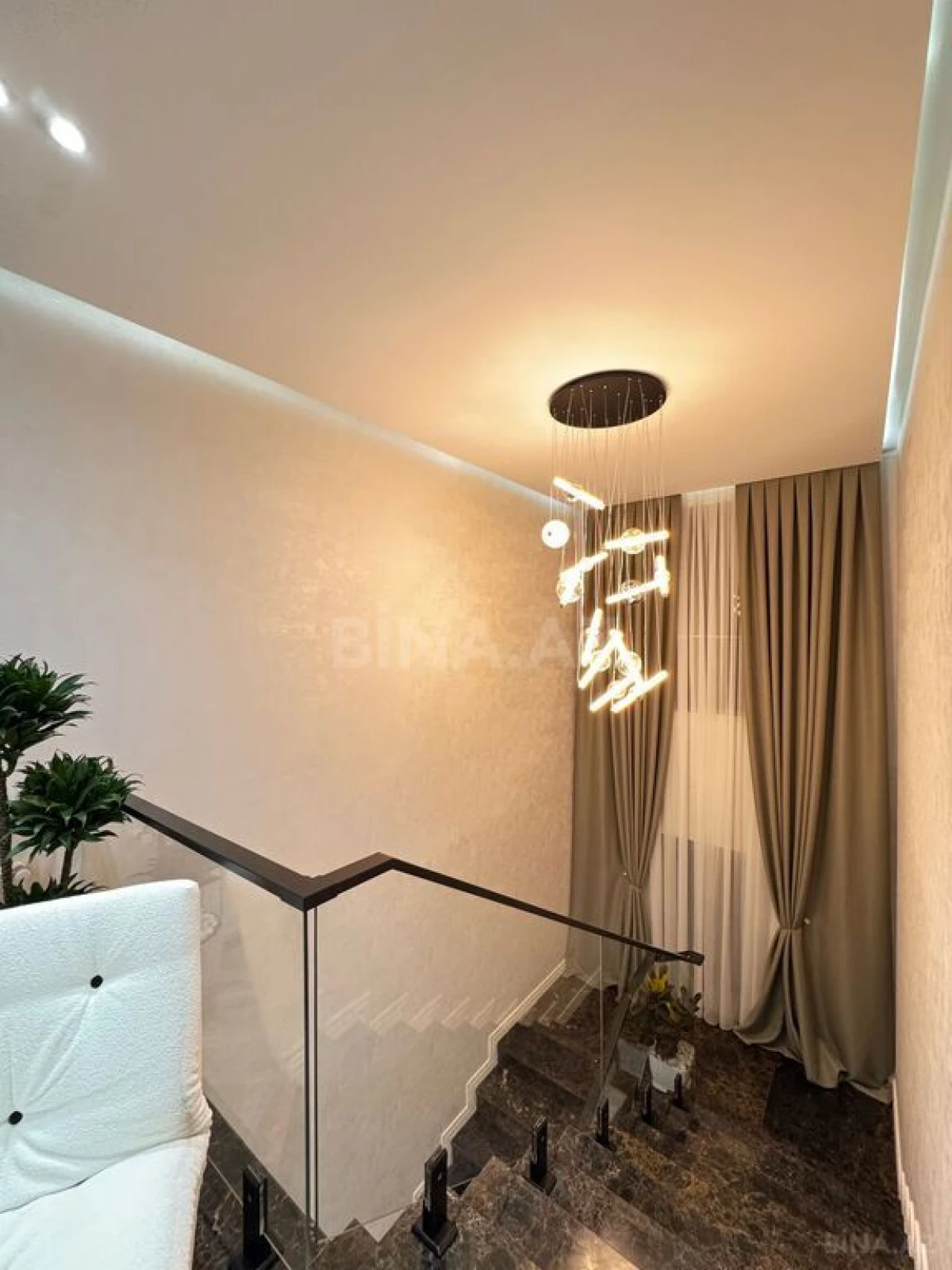 Satılır 7 otaqlı həyət evi 500 m²