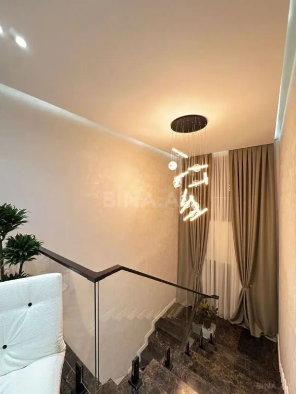 Satılır 7 otaqlı həyət evi 500 m²