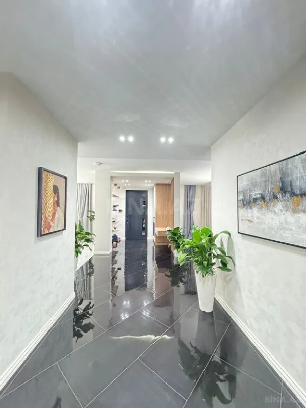 Satılır 7 otaqlı həyət evi 500 m²