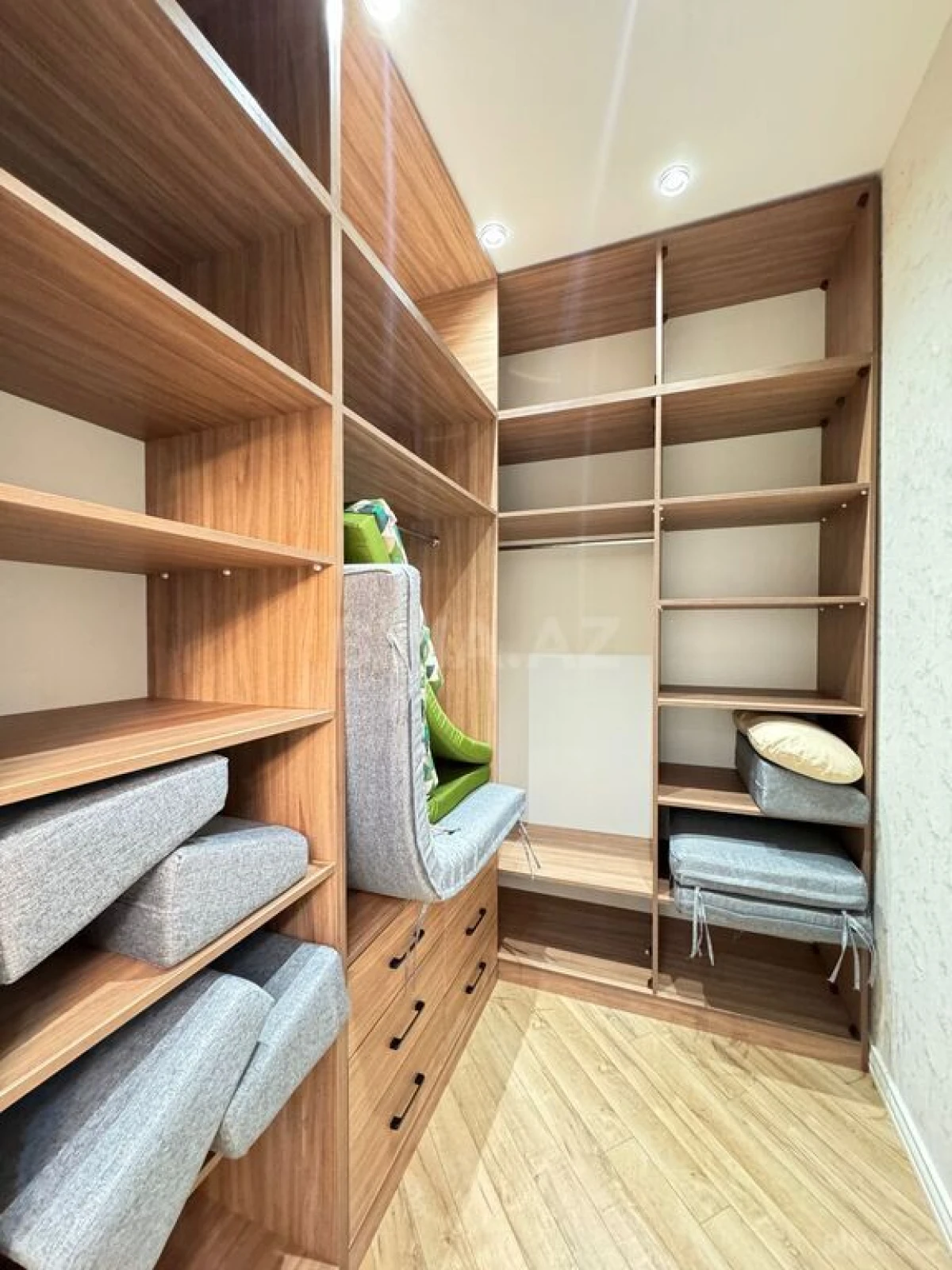 Satılır 7 otaqlı həyət evi 500 m²