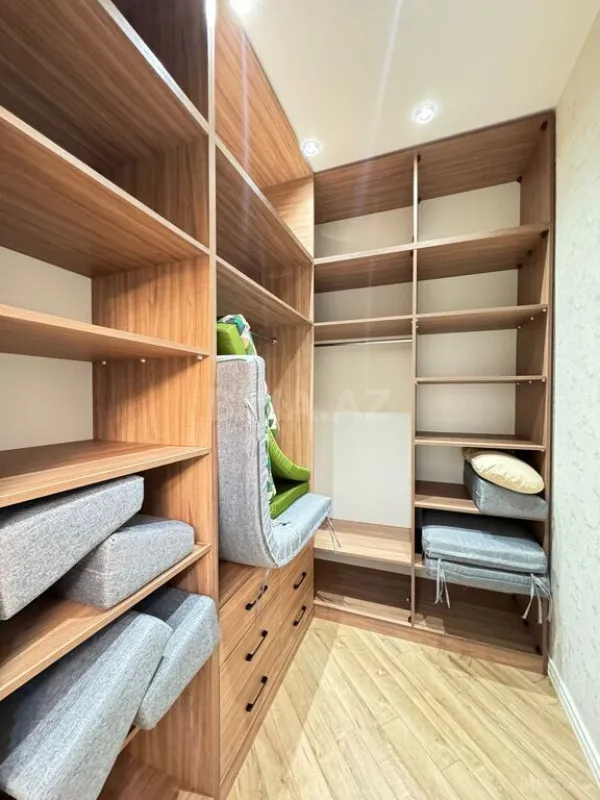 Satılır 7 otaqlı həyət evi 500 m²